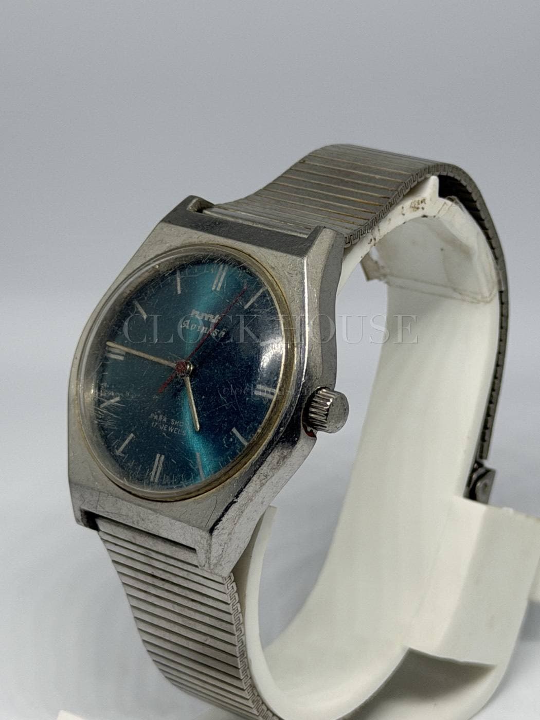 HMT Avinash vintage hand-wound watch, teal dial, view 5