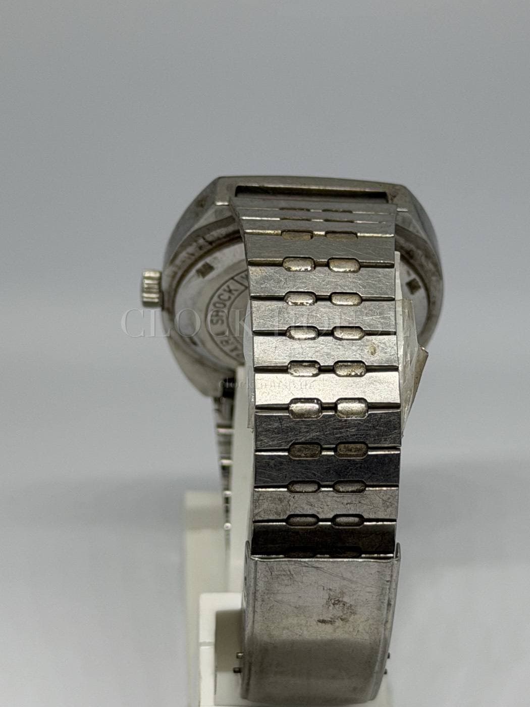 HMT Chetan vintage hand-wound watch, gold dial, view 3