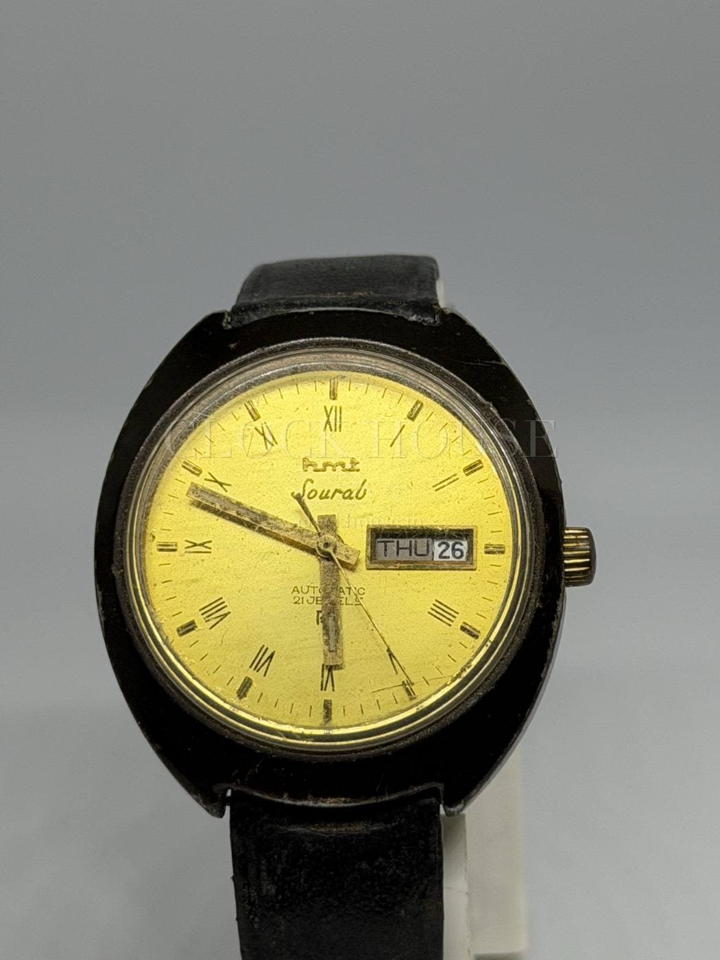 HMT Sourab dial, close view of the day-date aperture and 21 jewels text