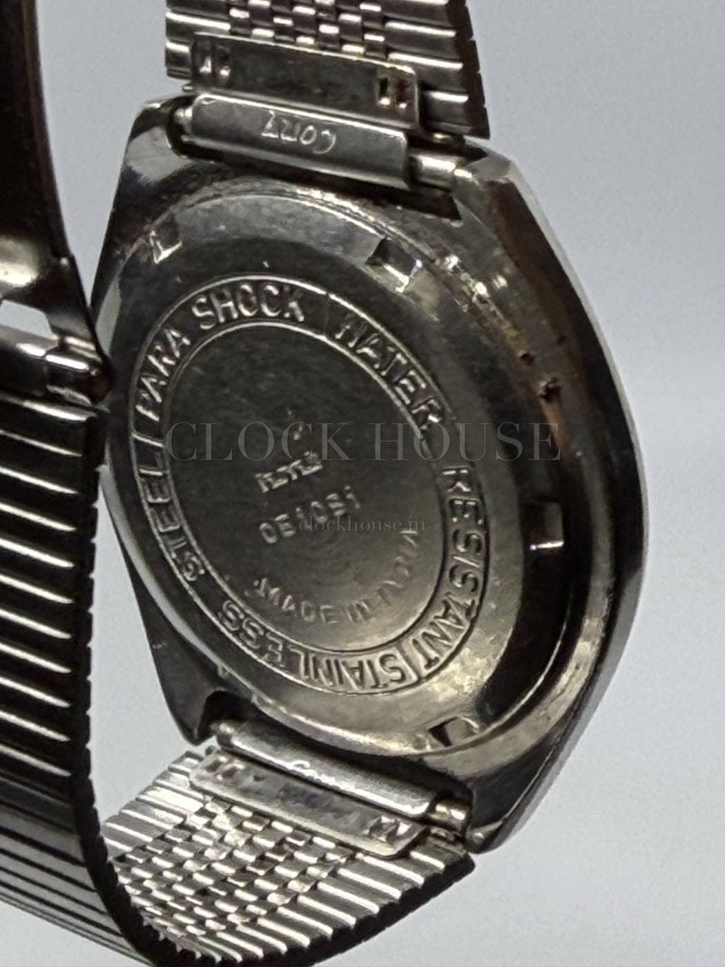 HMT Surya engraved caseback: Para Shock, water resistant, stainless steel, code 061081