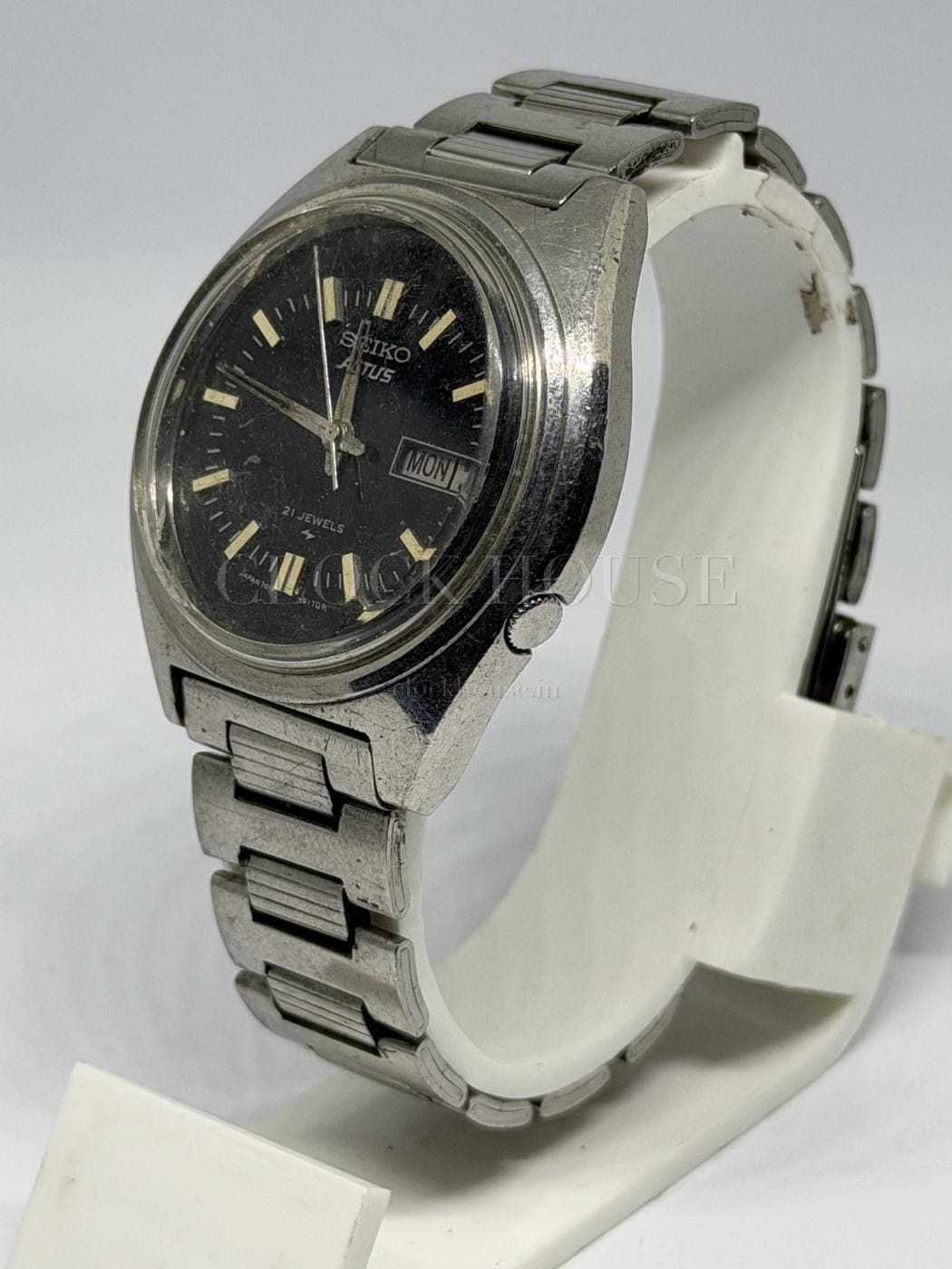 Seiko Automatic (Charcoal Dial) vintage Seiko automatic, view 5