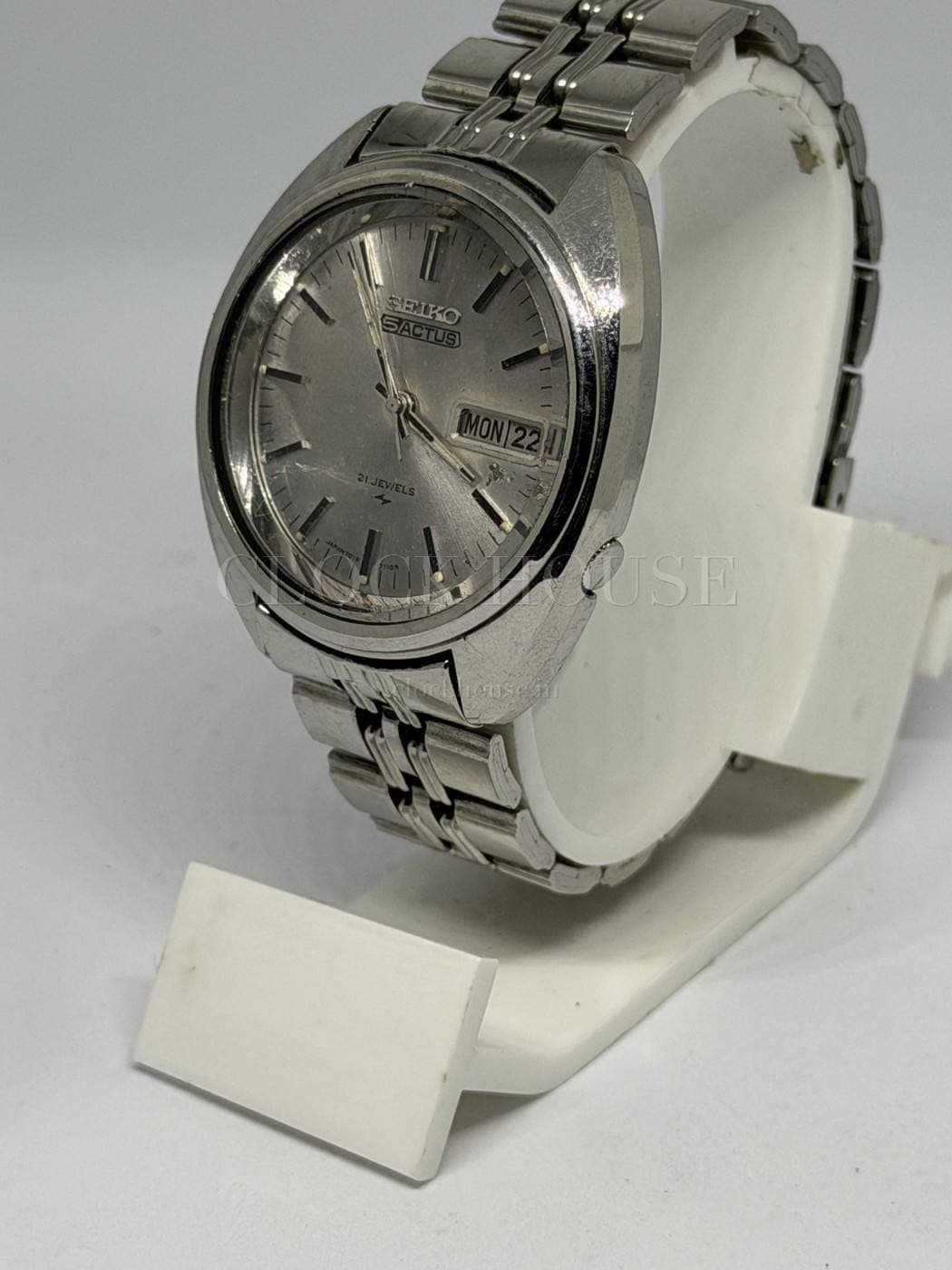 Seiko Automatic (Grey Dial) vintage Seiko automatic, view 5