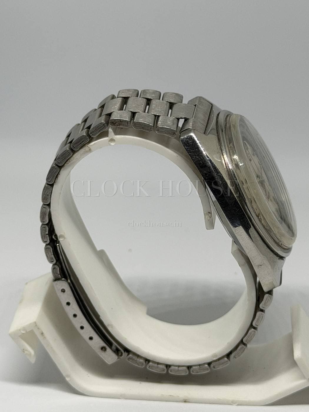 Seiko World Time vintage automatic world timer, view 4