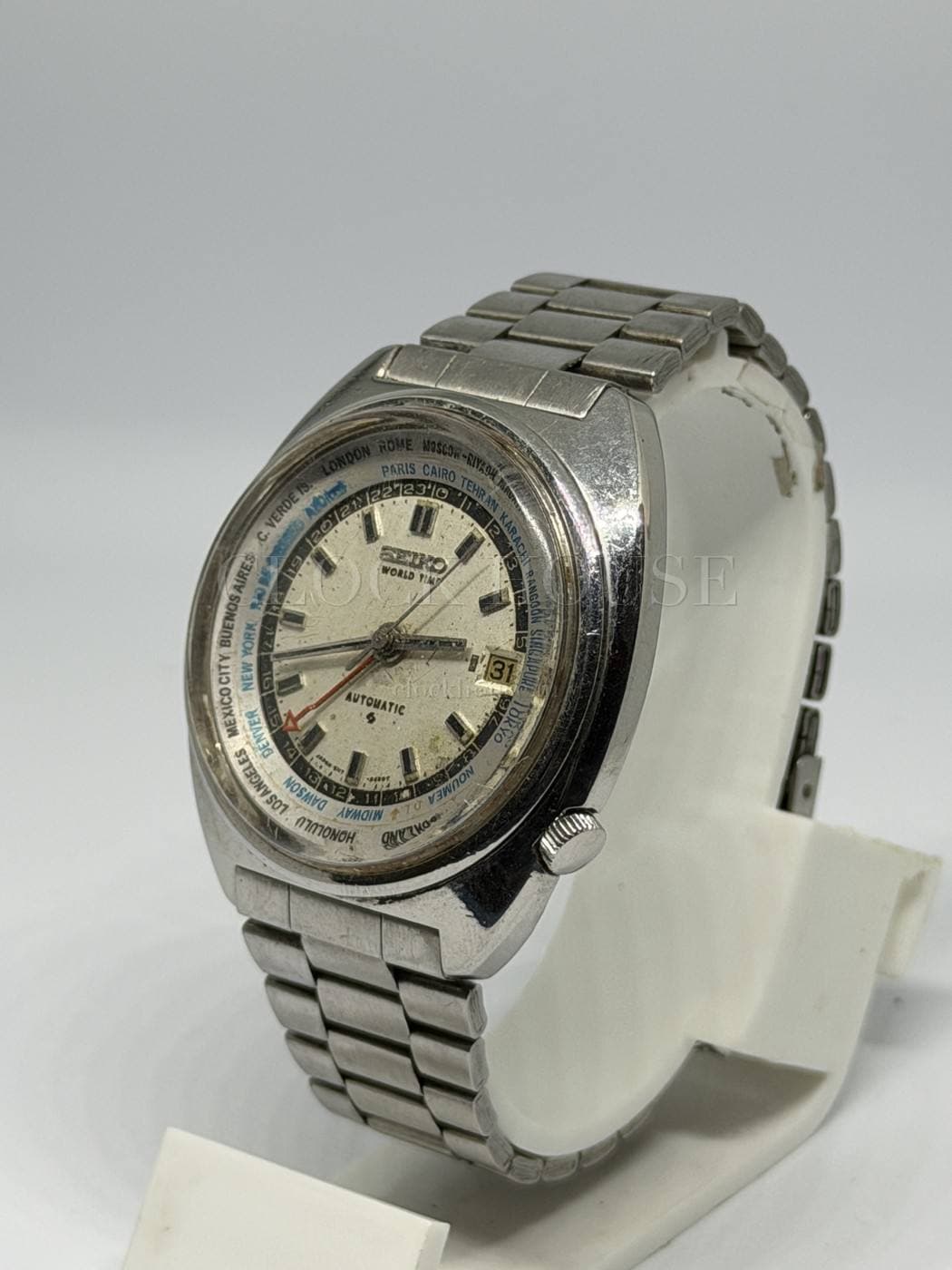Seiko World Time vintage automatic world timer, view 5